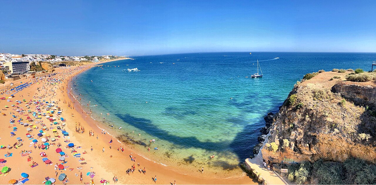 Praias de Albufeira vistas da costa